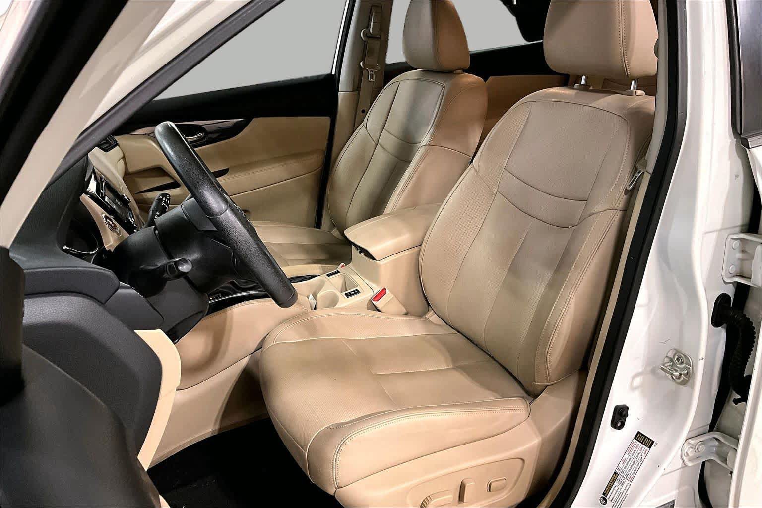 Used 2019 Nissan Rogue SL w/ Premium Package AWD/4WD image 8