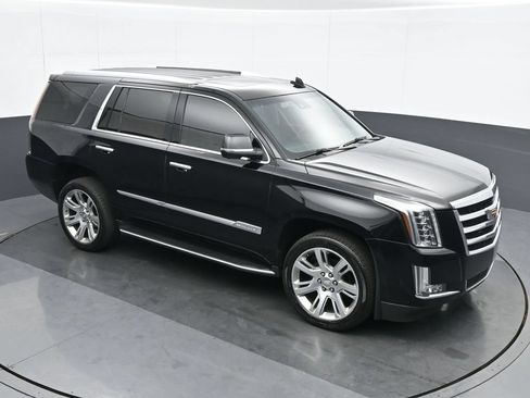 Used 2019 Cadillac Escalade Luxury AWD/4WD image 25