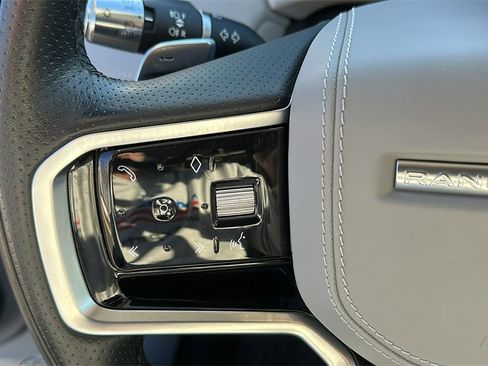 Used 2022 Land Rover Range Rover Evoque R-Dynamic SE image 12