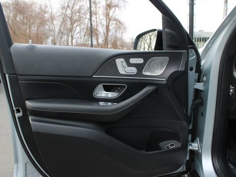 Used 2025 Mercedes-Benz GLS 450 4MATIC image 8