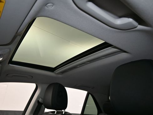 Used 2024 Mercedes-Benz GLE 450 4MATIC image 12