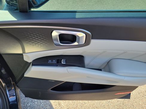 Certified 2022 Kia Sorento SX Prestige w/ Panoramic Sunroof Package AWD/4WD image 10