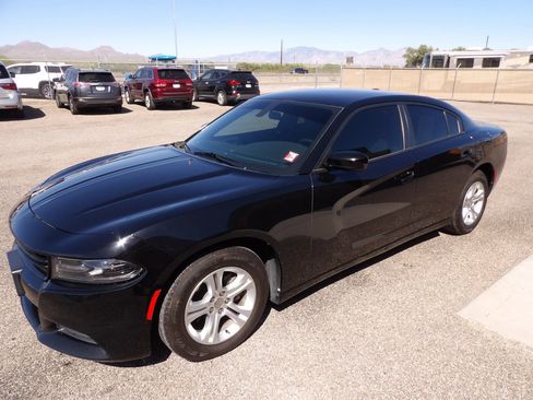 Used 2020 Dodge Charger SXT RWD image 4