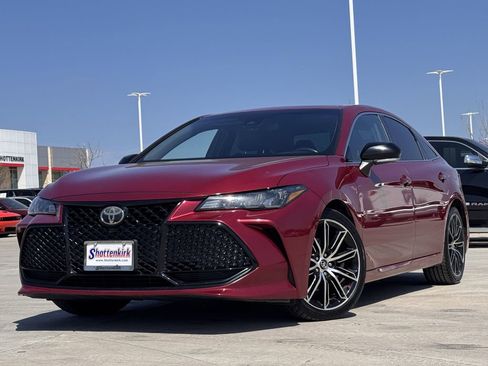 Used 2019 Toyota Avalon XSE w/ All Weather Liner Package image 2