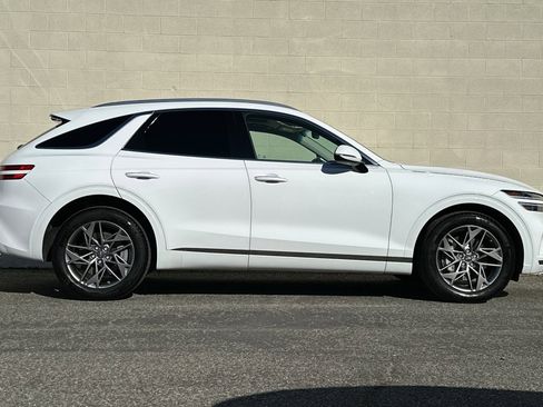 Used 2024 Genesis GV70 2.5T w/ Select Package image 3