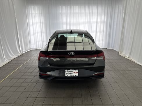 Used 2023 Hyundai Elantra SEL w/ Convenience Package image 5