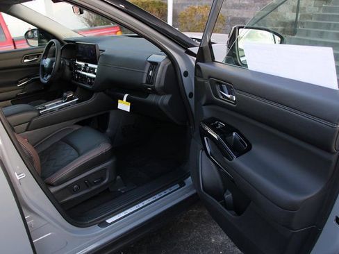 New 2026 Nissan Pathfinder Platinum image 35