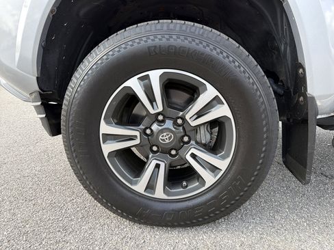 Used 2019 Toyota Tacoma TRD Sport image 21