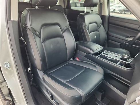 Certified 2025 Nissan Pathfinder SL image 14