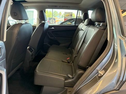 Used 2020 Volkswagen Tiguan SEL FWD image 21