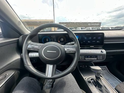 Used 2025 Hyundai Kona SEL AWD/4WD image 35