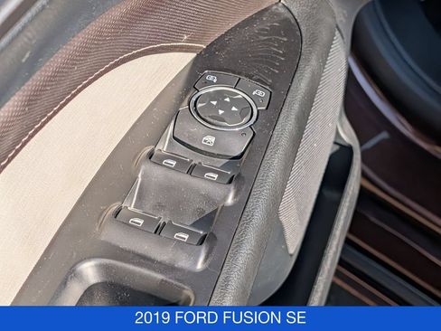 Used 2019 Ford Fusion SE w/ Equipment Group 151A FWD image 12