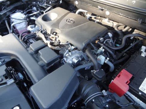 Used 2025 Toyota RAV4 XLE AWD/4WD image 32