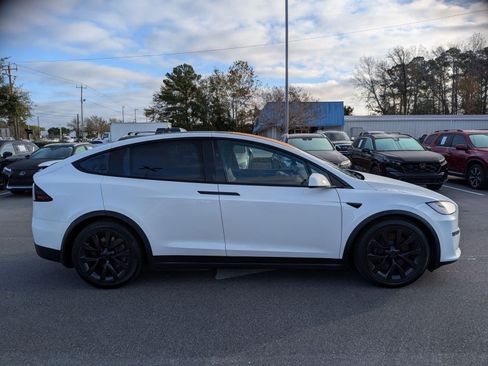 Used 2022 Tesla Model X Plaid image 2