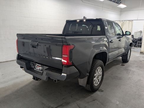 Used 2024 Toyota Tacoma SR5 AWD/4WD image 7