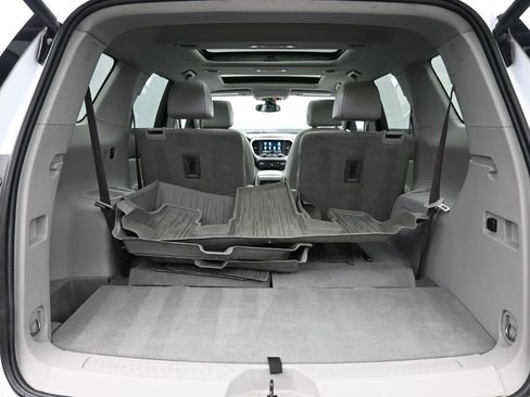 Used 2021 GMC Acadia SLT w/ Premium Package image 24