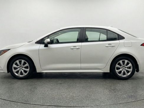 Used 2025 Toyota Corolla LE FWD image 5