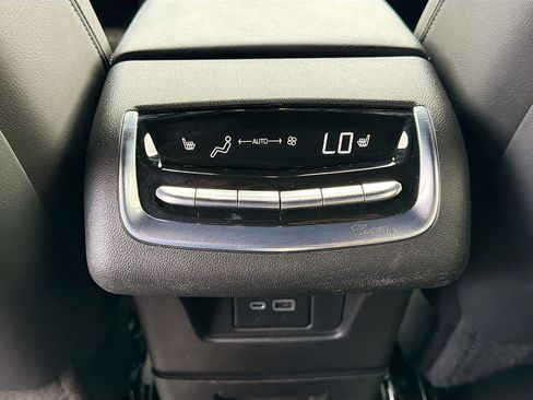 Used 2023 Cadillac XT6 Premium Luxury image 21