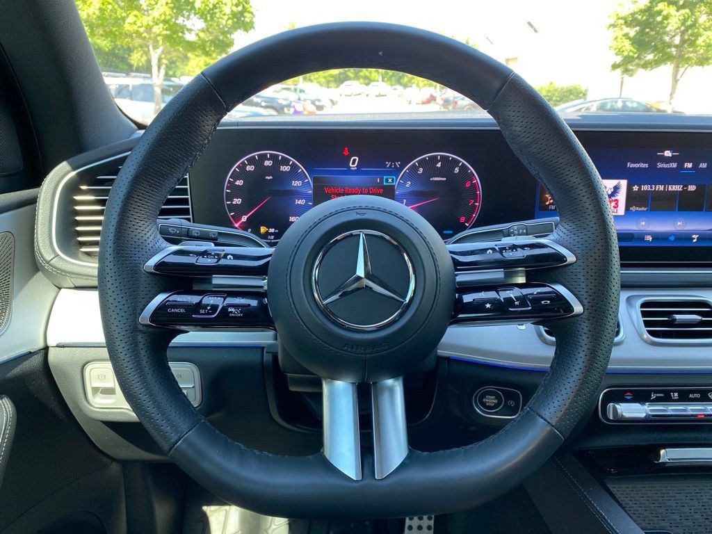 Used 2025 Mercedes-Benz GLS 450 4MATIC image 11