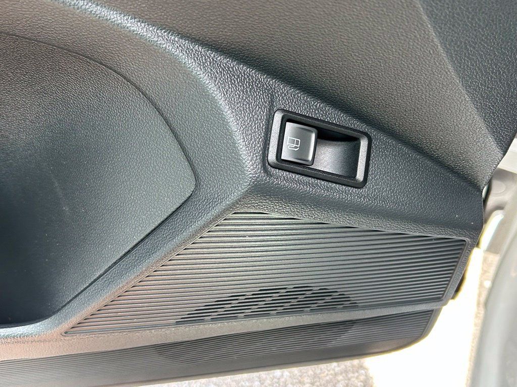 Used 2023 Volkswagen Taos SE w/ Black Wheel Package FWD image 19