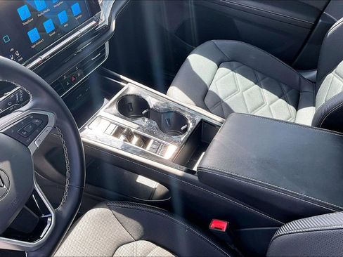 Used 2024 Volkswagen Atlas Cross Sport SE image 16