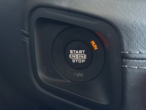 Used 2025 Jeep Wrangler Unlimited Sahara AWD/4WD image 25