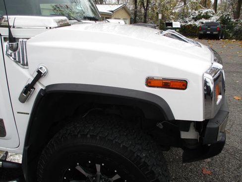 Used 2004 HUMMER H2 w/ Preferred Equipment Group image 22