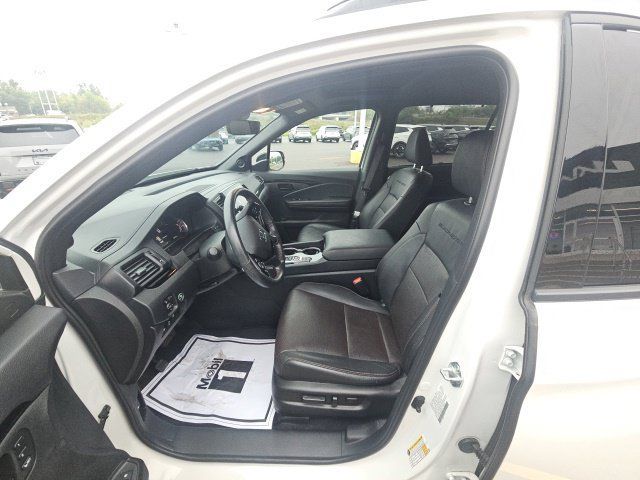 Used 2024 Honda Passport Black Edition image 12