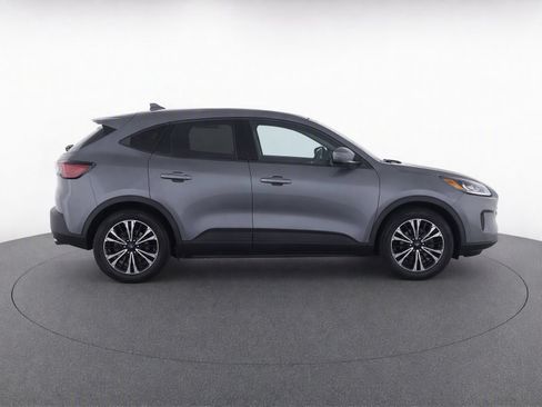 Used 2022 Ford Escape SE w/ SE Sport Appearance Package FWD image 2
