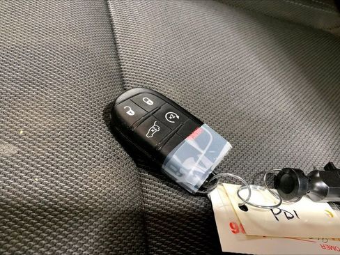 Used 2018 Dodge Charger R/T w/ Blacktop Package image 18