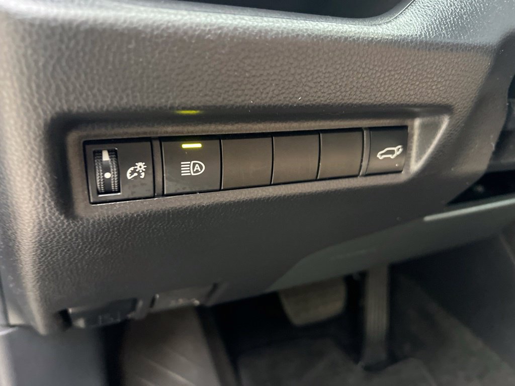 Used 2021 Toyota RAV4 XLE w/ Convenience Package FWD image 41