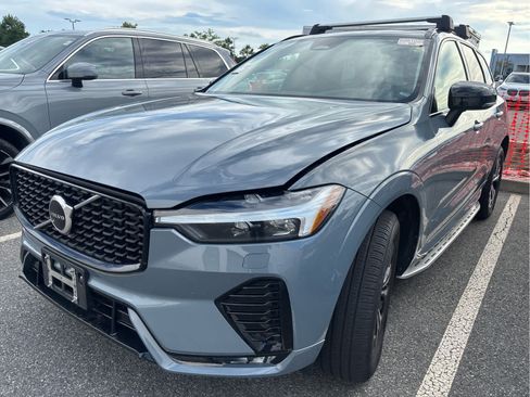 Used 2024 Volvo XC60 B5 Core AWD/4WD image 2