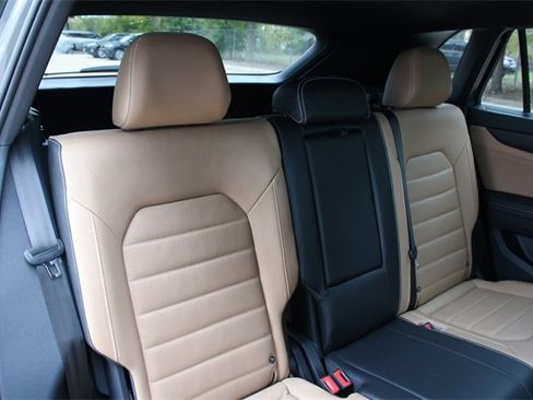 Certified 2025 Volkswagen Atlas Cross Sport SEL R-Line image 34