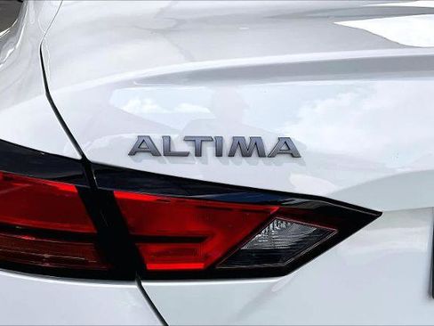 Certified 2025 Nissan Altima 2.5 SV FWD image 10