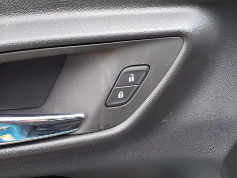 Used 2025 Chevrolet Trax RS w/ Sunroof Package image 13