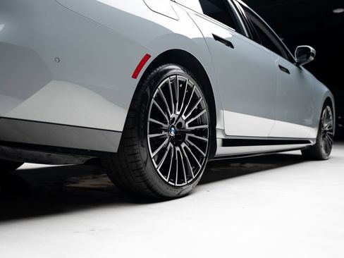 Used 2024 BMW i7 xDrive60 w/ M Sport Package RWD image 77