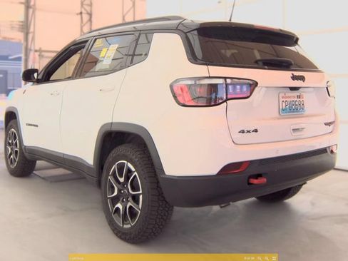 Used 2025 Jeep Compass Trailhawk AWD/4WD image 5
