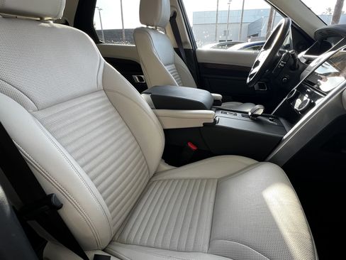 Used 2023 Land Rover Discovery S image 46