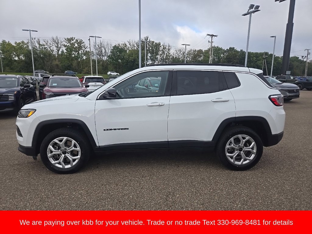 Used 2025 Jeep Compass Latitude w/ Sun & Sound Group AWD/4WD image 4