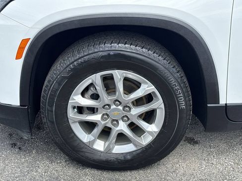Used 2023 Chevrolet Traverse LS FWD image 10