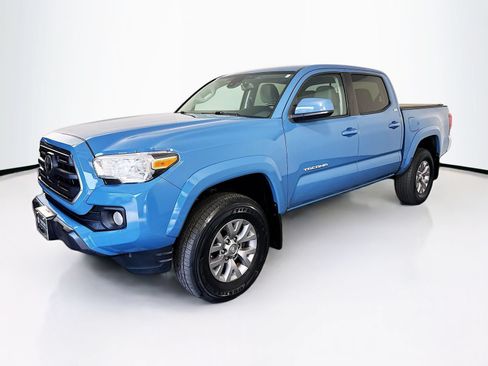 Used 2019 Toyota Tacoma SR5 AWD/4WD image 3
