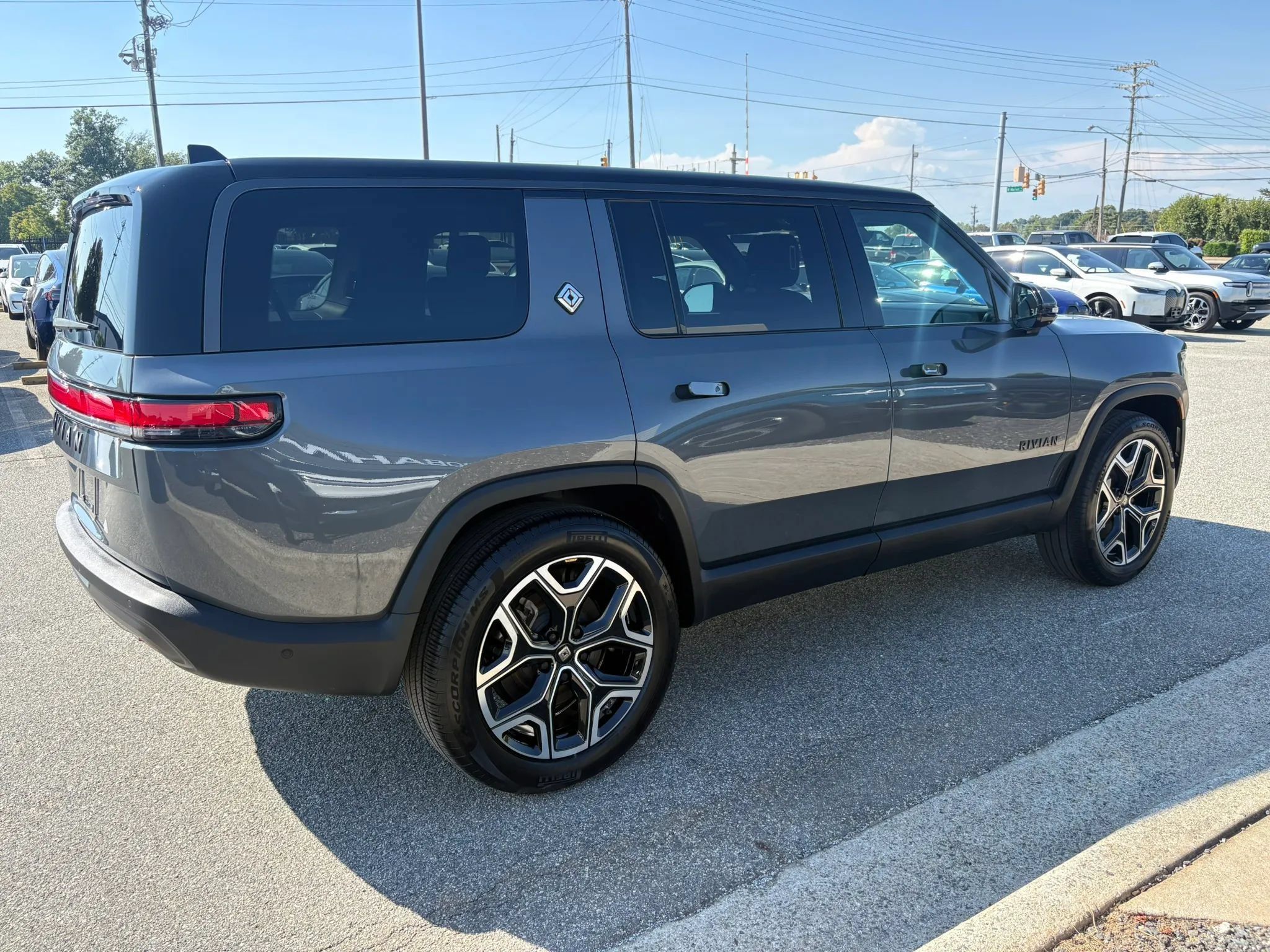 Used 2025 Rivian R1S Adventure Dual AWD/4WD image 26