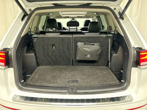 Certified 2023 Volkswagen Atlas SEL Premium image 5