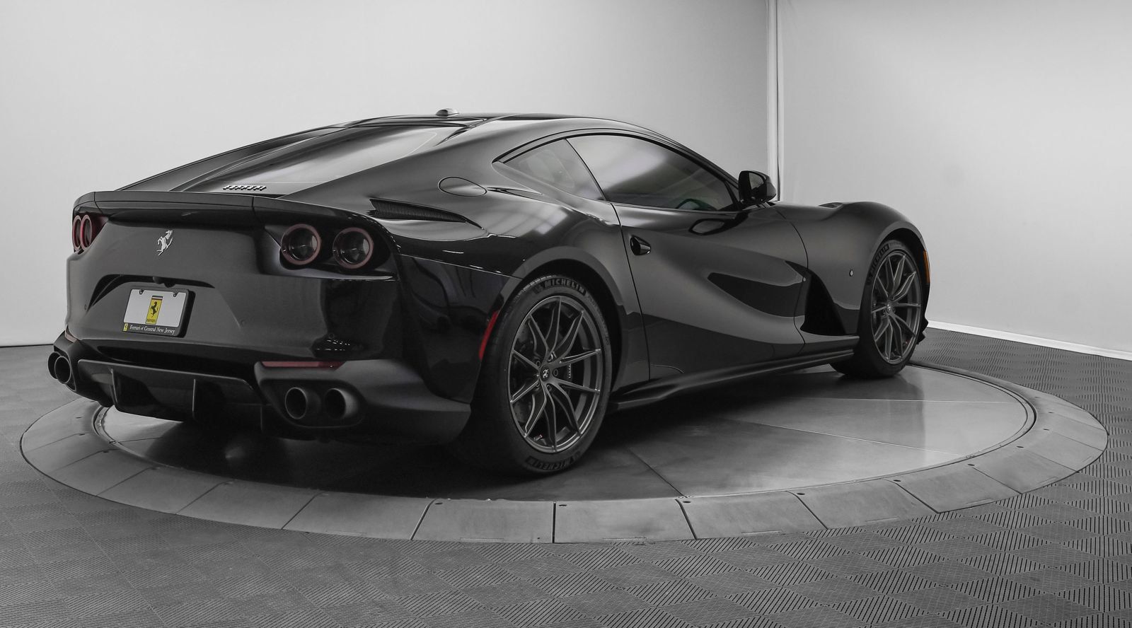 Used 2018 Ferrari 812 Superfast RWD image 7