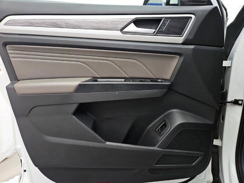 Used 2021 Volkswagen Atlas Cross Sport SE w/ Panoramic Sunroof Package image 22