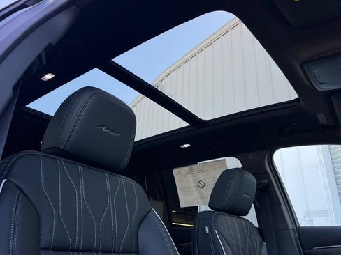 New 2026 Buick Enclave Avenir w/ Super Cruise Package FWD image 17