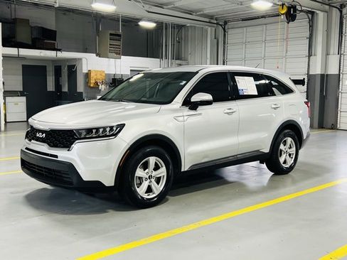 Used 2022 Kia Sorento LX image 14