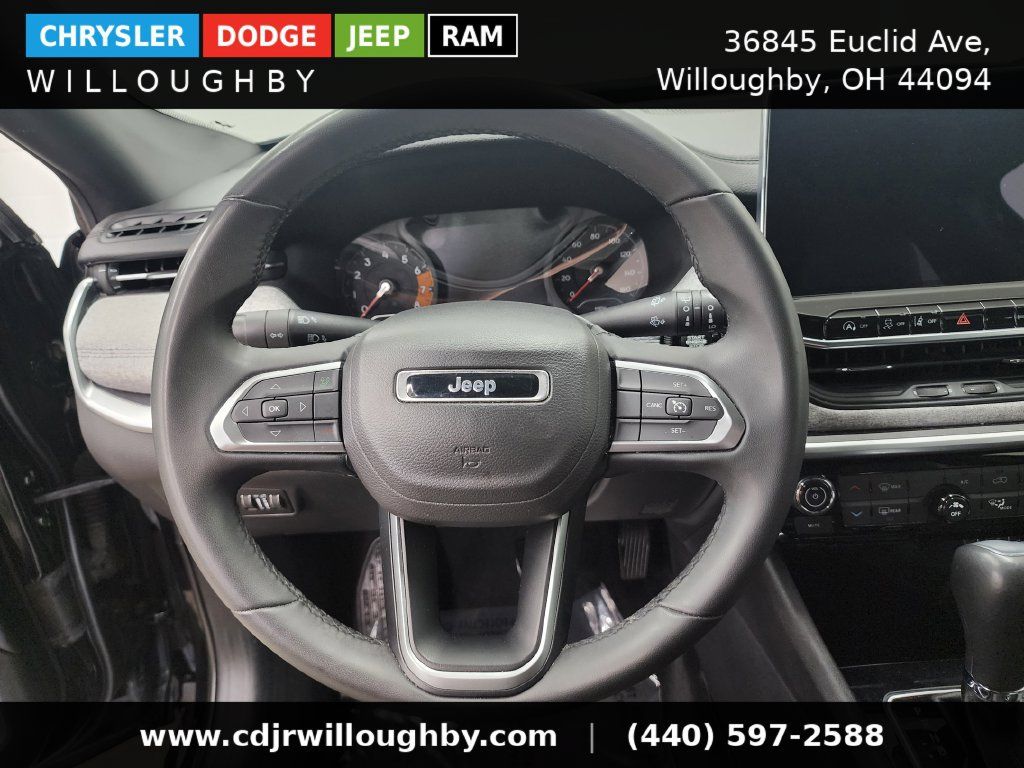 Used 2024 Jeep Compass Latitude AWD/4WD image 16
