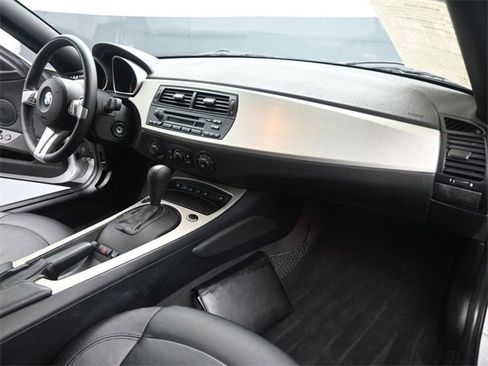 Used 2005 BMW Z4 2.5i image 24