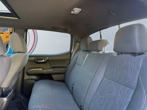 Used 2017 Toyota Tacoma TRD Off-Road image 19